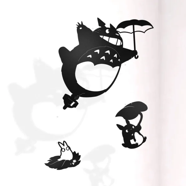 Móvil decorativo mini de Totoro y sus acompañantes en suspensión invisible de perro feo workshop
